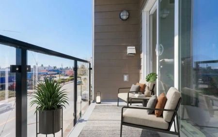 Elegant 2 Bed/2 Bath in Burnaby near Metrotown — PH1 - Photo 4