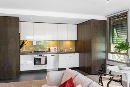 SUPERB ENTERTAINER WITH VERSATILE FLOORPLAN - Photo 5