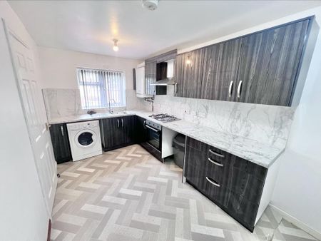 2 bedroom flat to rent - Photo 4
