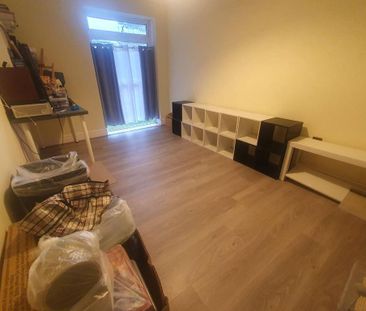 3 bedroom flat to rent - Photo 4