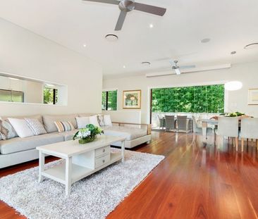 Immaculate Modern Contemporary 5 Bedroom Family Home - Photo 6