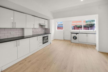 2 bedroom terraced house to rent - Photo 4
