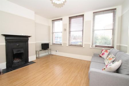 2 bedroom flat to rent - Photo 3