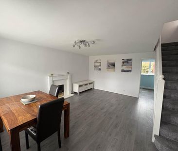 3 bedroom townhouse to rent - Photo 2