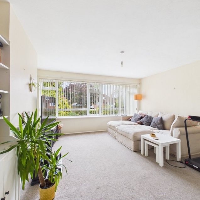 Chalfont Avenue, Amersham, Buckinghamshire,HP6 - Photo 1