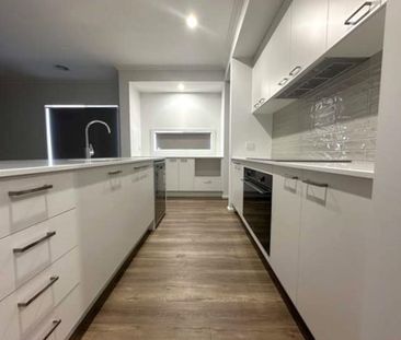 LUXURIOUS FAMILY HOME IN WATERFORD RISE - Photo 5