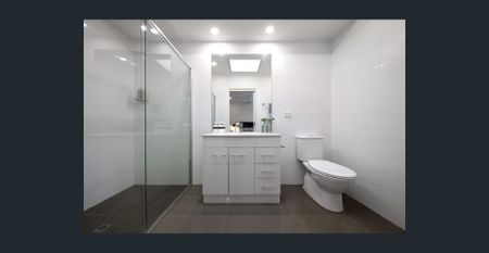 SINGLE LEVEL LIVING IN PRIME LOCATION! - Photo 2