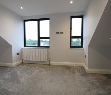6 Bed Terraced House, Bathgate Road, SW19 - Photo 2