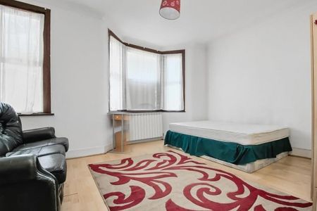 4 bedroom terraced house to rent - Photo 5