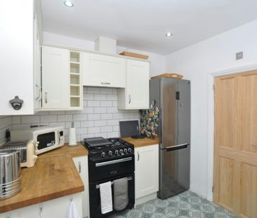 Flat to rent on - Photo 2