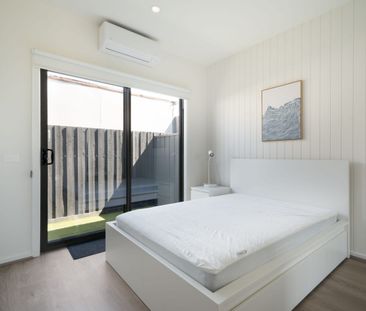 Brand New, Fully Furnished Studio - Available Now - Photo 4