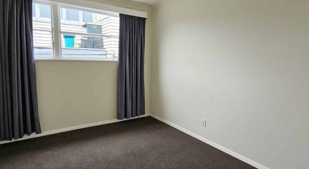 Spacious Family Home - Photo 2