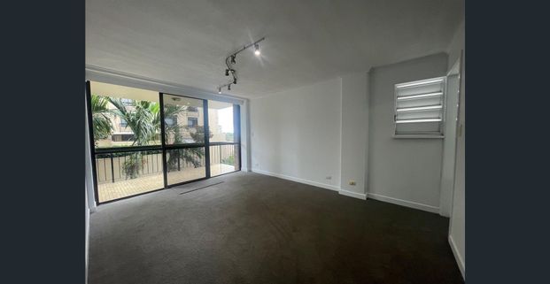 SPACIOUS 3 BED APARTMENT WITH RIVER/CITY VIEWS - Photo 1