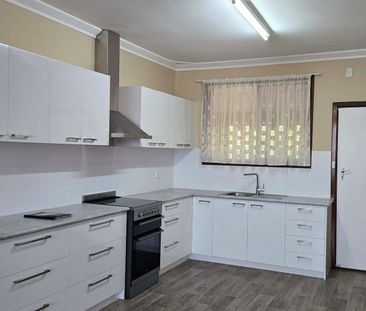 LOCK & LEAVE UNIT IN POPULAR SOUTH BUNBURY - Photo 4