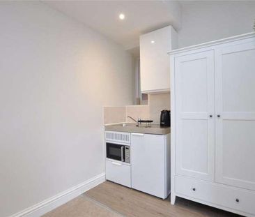 Flat A, James House, Grosvenor Road, Aldershot, Hampshire, GU11 - Photo 5