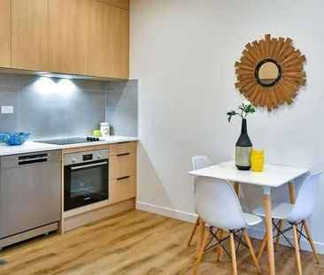 Modern 3-Bedroom 2.5 Bathroom Terrace Home in Central Manurewa - Photo 2