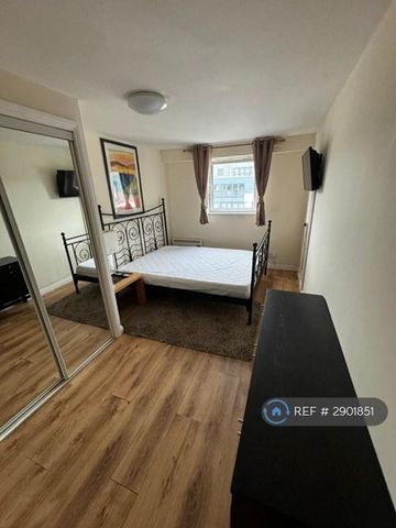 2 bedroom flat to rent - Photo 4