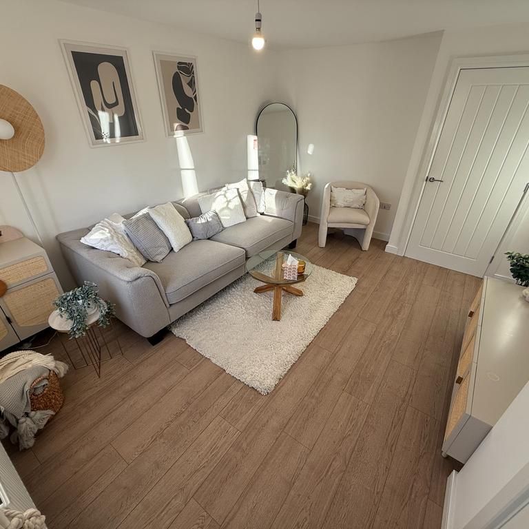 3 bedroom semi-detached house to rent - Photo 1