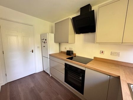 2 Bed Flat, Bristol South End, BS3 - Photo 5