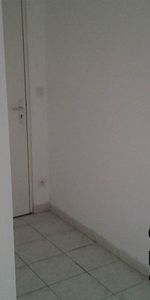 T2 AVEC BALCON ET PLACE DE PARKING - Photo 4