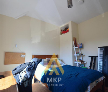 4 bedroom end of terrace house to rent - Photo 1