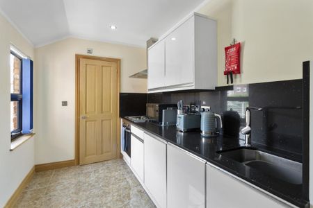 1 bedroom ground floor flat to rent - Photo 3