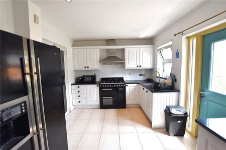 1 bedroom in a house share to rent - Photo 3