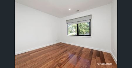 STYLISH 4 BEDROOM PLUS STUDY TOWNHOUSE - Photo 4
