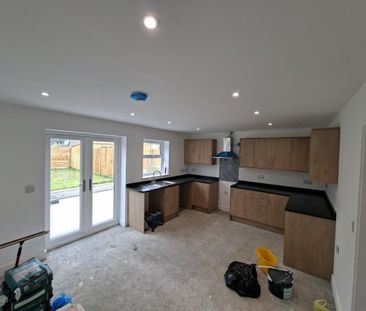 3 bedroom end of terrace house to rent - Photo 1