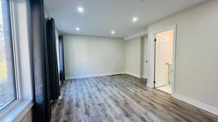 For Lease - 114 Blue Forest Crescent, Barrie, Ontario - Photo 2