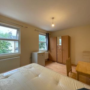 Room in a Shared House, Downsell Road, E15 - Photo 2