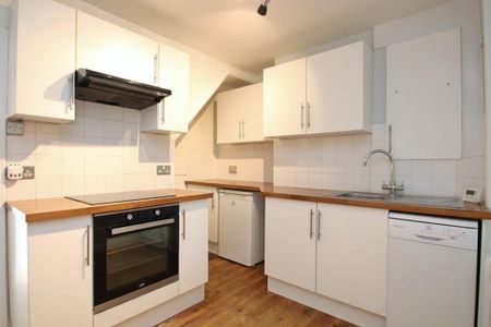 2 bedroom terraced house to rent - Photo 4