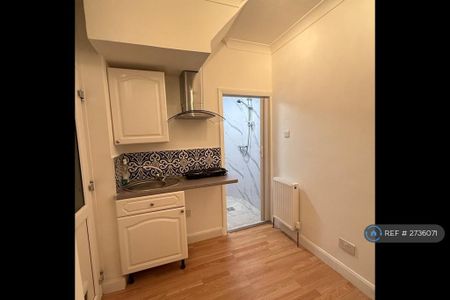 Studio to rent - Photo 3