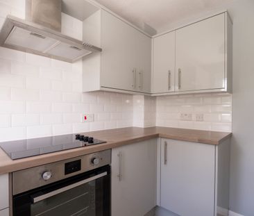 2 bedroom town house to let - Photo 6