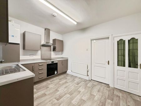 3 bedroom end of terrace house to rent - Photo 4