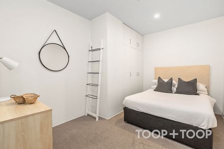 Stylish Fully Furnished Apartment with Park Views - Photo 4