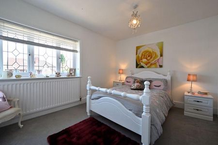 3 bedroom semi-detached house to rent - Photo 4