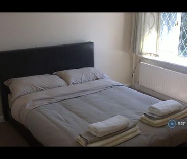 3 bedroom end of terrace house to rent - Photo 4