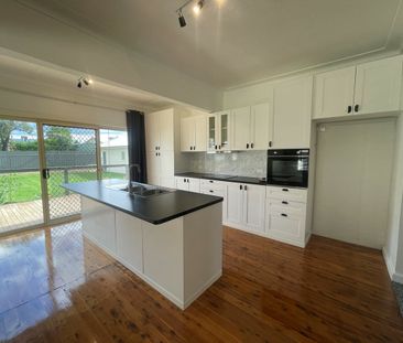 Spacious 4-Bedroom Home with Large Backyard and Outdoor Entertainin... - Photo 6