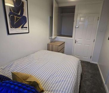 6 bedroom terraced house to rent - Photo 3