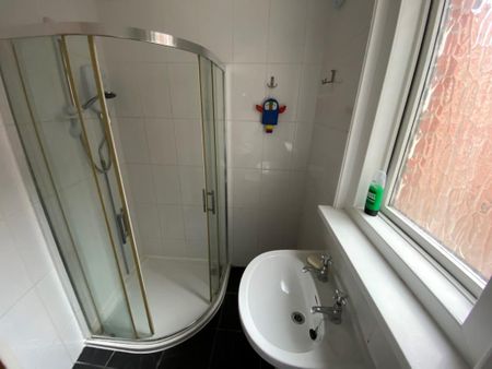 6 bedroom terraced house to rent - Photo 2