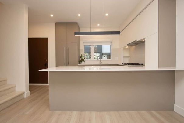 303-342 Mountain Hwy, North Vancouver - Photo 1