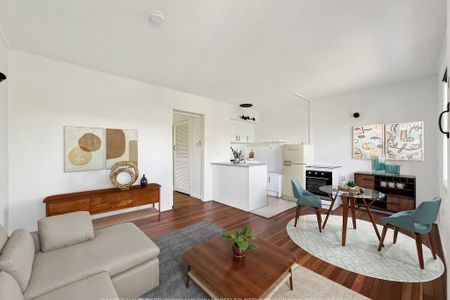 Renovated Top-Level Unit in Prime Surfers Paradise Location - Photo 3