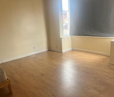 5 bedroom semi-detached house to rent - Photo 5