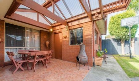 Spacious 3-Bedroom Home with Modern Amenities in Epping - Photo 4