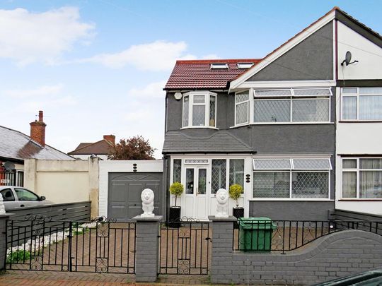 4 bedroom semi-detached house to rent - Photo 1