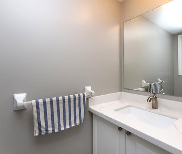 For Lease - 384 Riverstone Drive, Oakville, Ontario - Photo 3