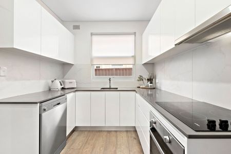 Stylish Boutique Ground Floor Apartment - Photo 5