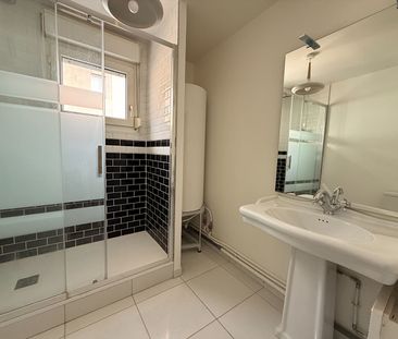 Appartement à louer - EPERNAY HYPER CENTRE-VILLE - Studio meublé av... - Photo 4