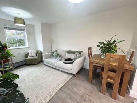 Newbury, Berkshire, RG14 - Photo 2